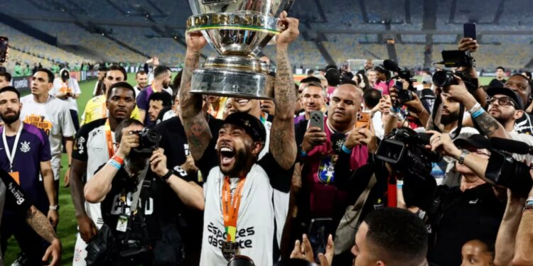 Corinthians: Depay kritikon drejtuesit e klubit për dëshirën e largimit të tij…