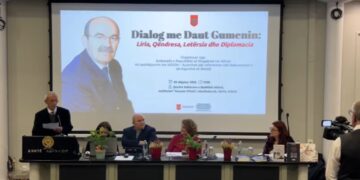 Daut Gumeni, një figurë midis diplomacisë dhe persekutimit, Shqipëria dhe Greqia nderojnë poetin dhe ish-diplomatin.