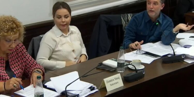 Deklarata e tatueshme, përplasje mes Braçes dhe zv/ministrit të Financave: Burimi të jetë i verifikuar. E pranoj që dukem qesharake, por për këtë kam pasion.