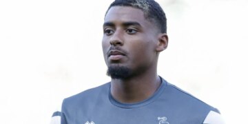 Dënohet me një vit burg mbrojtësi francez për aksidentin automobilistik me një të plagosur.