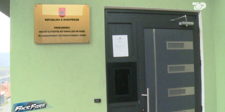 Denoncimi i Fiks Fare: Reagimi i punonjësve të Kadastrës gjatë regjistrimit të pronës përfundon me dhunë, duke shkaktuar thyerjen e krahut të të denoncuarit. Prokuroria e mbyll çështjen.