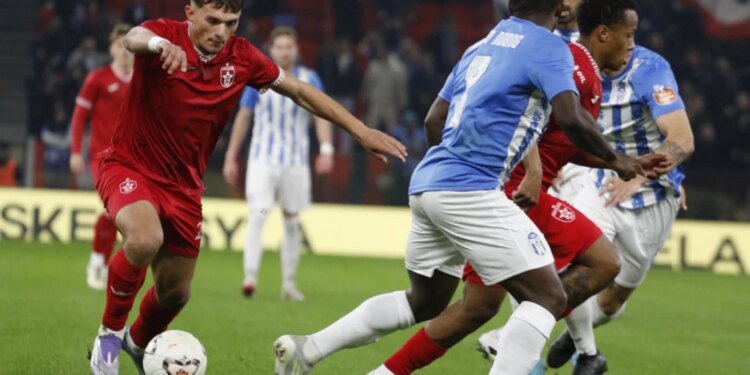 Derbi i Kryeqytetit/ Tifozët në garë me koreografitë në ‘Arenën Kombëtare’