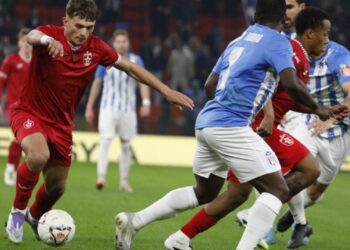 Derbi i Kryeqytetit/ Tifozët përballen me koreografitë në 'Air Albania Stadium'