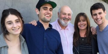 Detaje shokuese mbi vrasjen e regjisorit të famshëm të Hollywood dhe bashkëshortes së tij, kur djali i tyre u bë autor i veprës së tmerrshme duke i prere në fyt ndërsa ishin në gjumë.