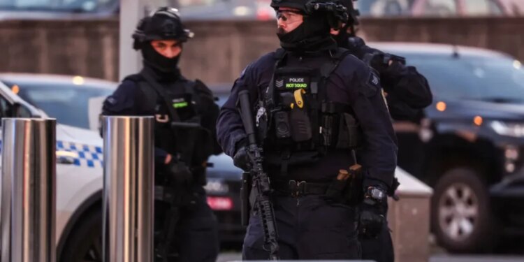 Detajet e sulmit terrorist në Australi dalin në dritë/ Autorët e krimit ishin baba dhe bir, në vendin e incidentit u gjet një flamur i ISIS.