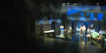 “Deti i thellë Blu”/ Drama emocionuese familjare në Teatrin Kombëtar deri më 14 dhjetor