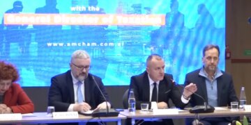 Dhoma Amerikane e Tregtisë kritikon paqen fiskale: Kërkon konsultim dhe transparencë, tatimet duhet të sqarojnë paqartësitë.