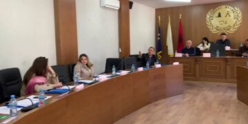 Diskutime mbi stacionin e udhëtarëve në Bulqizë, Këshilli Bashkiak nuk arriti të vendosë për riorganizimin e qëndrimit të mjeteve.