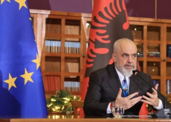 “Disponojmë raketa Javelin dhe tre anije patrulluese”, Rama: “Sot kemi ushtrinë më të mirëpaguar, e cila e kalon edhe Serbinë”