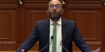 “Doni t’i hiqni opozitës qasje në Kuvend,” Bardhi në “Etika”: Të vonohet mbledhja e Këshillit të Imuniteteve për Ballukun.