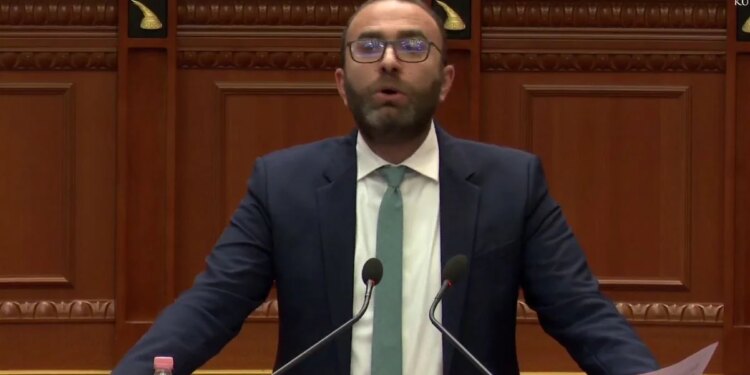 “Doni t’i hiqni opozitës qasje në Kuvend,” Bardhi në “Etika”: Të vonohet mbledhja e Këshillit të Imuniteteve për Ballukun.