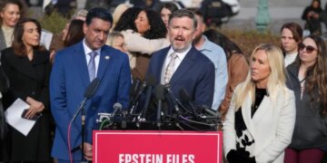 Dosjet Epstein shkaktojnë reagim në Uashington, akuzat për shkelje të ligjit dhe fshehje provash nga administrata Trump.