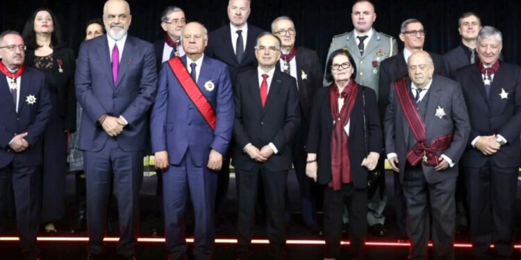 Drejtori i Milanit nderohet nga Presidenti i Republikës në përvjetorin e 100-të të “Urdhrit të Skënderebut”.