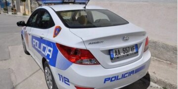 Dy të kërkuar për shitje droge dhe mos kallëzim krimi arrestohen në Korçë