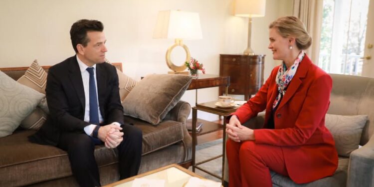 E Ngarkuara me Punë e SHBA-së zhvillon takim me Agron Shehaj: Angazhim për bashkëpunim me liderë të të gjitha partive politike.