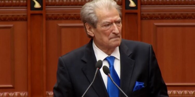 "Edi Rama e ka cilësuar PS-në si një bordello", Berisha në Kuvend: Për të parë bordellon e vërtetë, vizitoni…