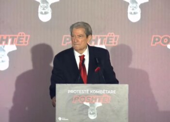 “Edi Rama, nga sot nuk do të njohësh më si kryeministër”, Berisha gjatë protestës para Kryeministrisë: Jemi të bashkuar në një moment vendimtar