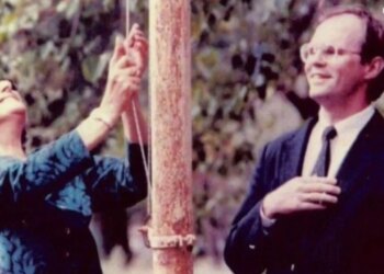 Ekskluzive/ Ish-ambasadori amerikan Hill rrëfen kalimin nga diktatura staliniste në demokraci: Shqipëria ka përjetuar shumë trauma, siç më tha një i moshuar…