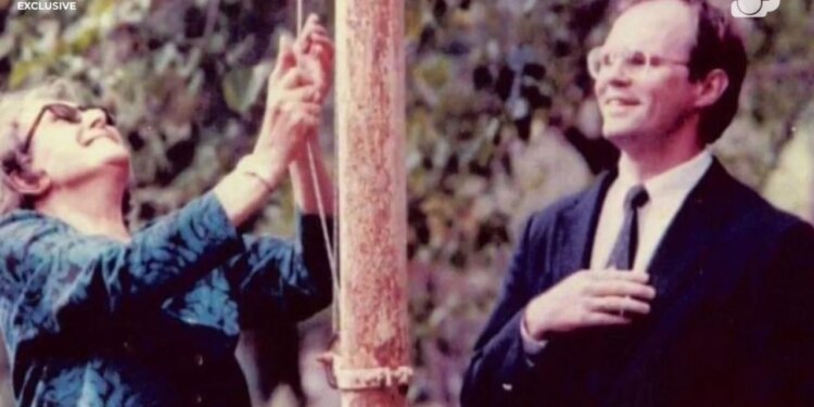 Ekskluzive/ Ish-ambasadori amerikan Hill rrëfen kalimin nga diktatura staliniste në demokraci: Shqipëria ka përjetuar shumë trauma, siç më tha një i moshuar…