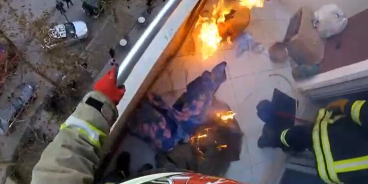 Eksplozivitet nga bombola e gazit në një apartament në Vlorë, ekipet zjarrfikëse në teren