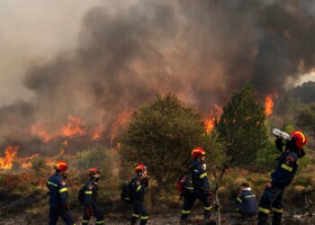 Evropa thyen rekordet e zjarreve në vitin 2025, specialistët: Ka diçka që nuk shkon!