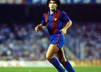 Fanella e Maradonës nga finalja legjendare e Bernabeut në 1984 është shitur me çmimin më të lartë ndonjëherë.