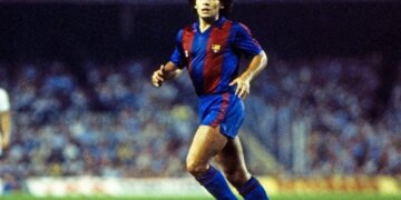 Fanella e Maradonës nga finalja legjendare e Bernabeut në 1984 është shitur me çmimin më të lartë ndonjëherë.