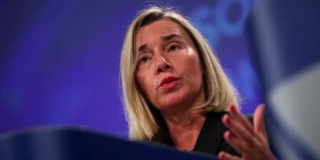 Federica Mogherini lirohet pas akuzave për mashtrim dhe korrupsion në prokurim.