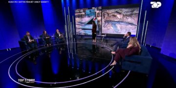 “Fëmijët mbajnë armë në varre”/ Karamuços: Kam prova me foto, disa i vendosin armët e ftohta në çantat e vajzave