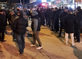 Fermerët grekë vazhdojnë protestën e tyre, kërkojnë mbështetje financiare nga qeveria, ndërsa pika kufitare e Kakavijës mbetet e bllokuar.