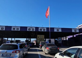 Festat e fundvitit dhe zgjedhjet në Kosovë sjellin rritje të konsiderueshme të lëvizjeve në pikën kufitare të Morinës.