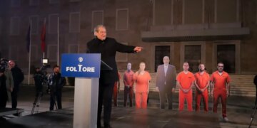 "Fillojmë vitin me protesta," Berisha njofton se do të vazhdojnë “Foltoret”: Ky regjjim është duke u shkatërruar.