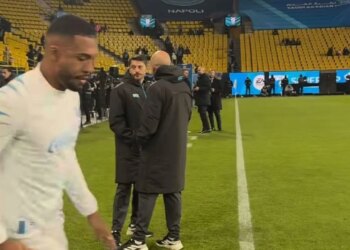 Finalja e Superkupës së Italisë Napoli-Bolonja në Riad dështon, me vende të lira të mbuluara me tenda për të shmangur mungesën e spektatorëve.