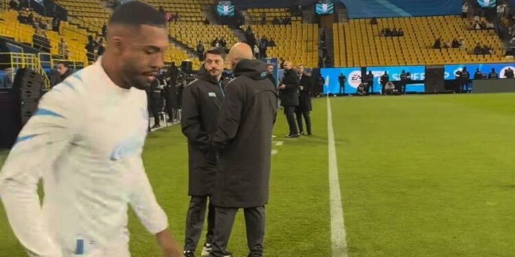 Finalja e Superkupës së Italisë Napoli-Bolonja në Riad dështon, me vende të lira të mbuluara me tenda për të shmangur mungesën e spektatorëve.