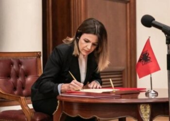 Fiona Papajorgji merr drejtimin e Gjykatës Kushtetuese, pas zëvendësimit të Holta Zaçajt, sipas informacionit të Anila Hoxhës.