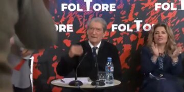 "Florjana, a nuk po më dëgjon?" / Ngjarje e tensionuar brenda Foltores së Berishës, anëtari akuzon Kryetaren e Njësisë 9: Më ke ofenduar, kërcënuar dhe…