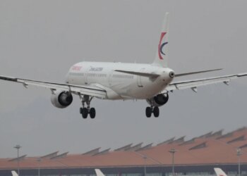 Fluturime rekord pa ndalesa lidhin tre kontinente dhe mbulojnë 20,000 km, duke zgjatur pothuajse 30 orë në ajër.