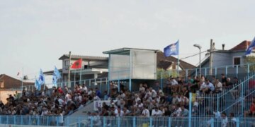 Foto ekskluzive: Incident i turpshëm në futbollin shqiptar, lojtarët dhe trajneri i Skënderbeut përballen me dhunë në Fushë-Krujë. Gjoka: Na sulmuan në…