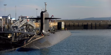 Franca në hetim për raportet mbi dronët që fluturojnë mbi një bazë të nëndetëseve bërthamore.