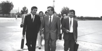 “Ftesa e Gramoz Pashkos për në Shqipëri në '91”, rrëfimi i ambasadorit Hill: Kë preferonin amerikanët mes Pashkos, Berishës dhe Selamit.