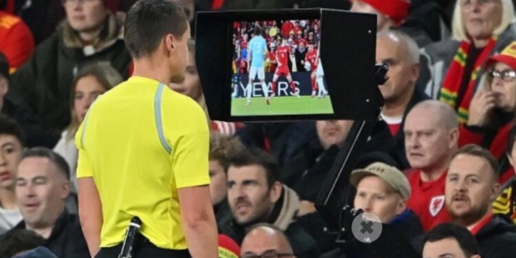 Futbolli në 2026 me ndryshime të reja rregullash: Roli i VAR-it për kartonin e dytë të verdhë dhe rregulla të tjera të miratuara.