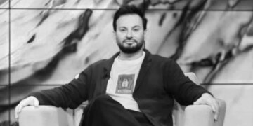 Gazetari i njohur Elton Tozaj përjeton një dhunë të rëndë, duke rrezikuar humbjen e shikimit.