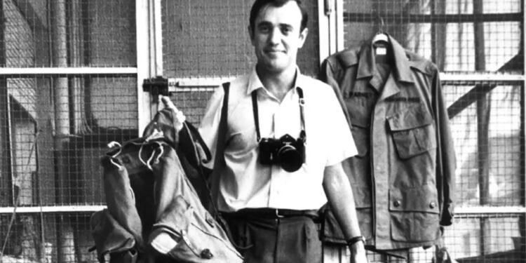 Gazetari i njohur për raportimet nga zona lufte dhe fitues i çmimit Pulitzer, Peter Arnett, ndërron jetë në moshën 91-vjeçare.