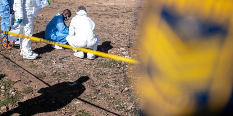 Gjakderdhje në një tavernë në Afrikën e Jugut, dhjetë persona humbin jetën nga të shtënat me armë.