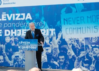 "Gjenerata Z, shpresa e vetme për Shqipërinë" / Berisha: Kanë shkruar historinë e lirisë në botë, do të realizojnë edhe këtu misionin e '90-ës.