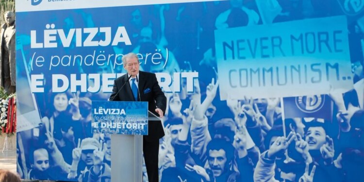 "Gjenerata Z, shpresa e vetme për Shqipërinë" / Berisha: Kanë shkruar historinë e lirisë në botë, do të realizojnë edhe këtu misionin e '90-ës.