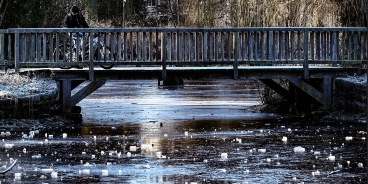 Gjermani/ Krishtlindjet më të ftohta në 15 vjet, dhomat e urgjencës mbushen nga pacientët për shkak të rrëshqitjeve në akull.
