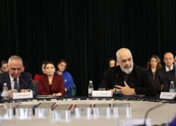 “Gjobat për ministrat që nuk ofrojnë informacion” - Komisioneri Dervishi: Kjo nuk përbën një zgjidhje. Rama: Sanksionet janë të destinuara për t'u zbatuar.