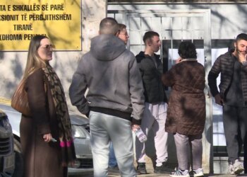 Gjyqi ndaj shpërndarësve të drogës në Tiranë: policët u infiltruan si konsumatorë, më pas u kapën…