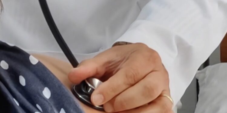 Gripi më i transmetueshëm po afrohet: Varianti K, mutacioni që po ngjall shqetësime globale